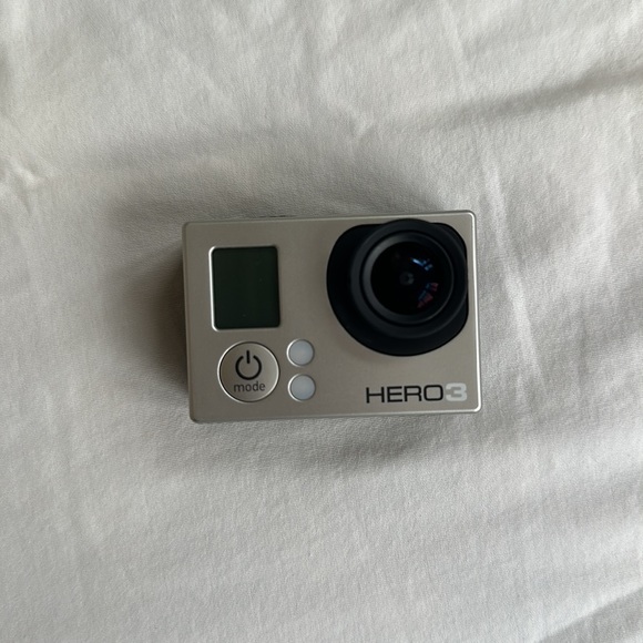 GoPro Hero 3 white edition - includes camera, case, charger, and mounting kit - Picture 9 of 9